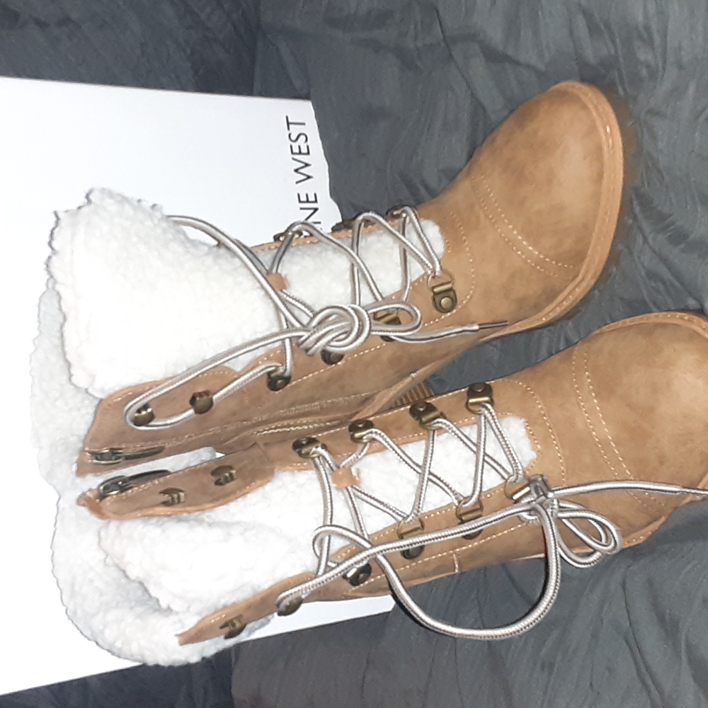 Brand new never worn size 8m wedge heel ankle boot